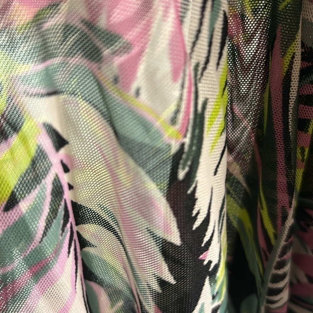 Floral print, swim top size small - Picture 3 of 4